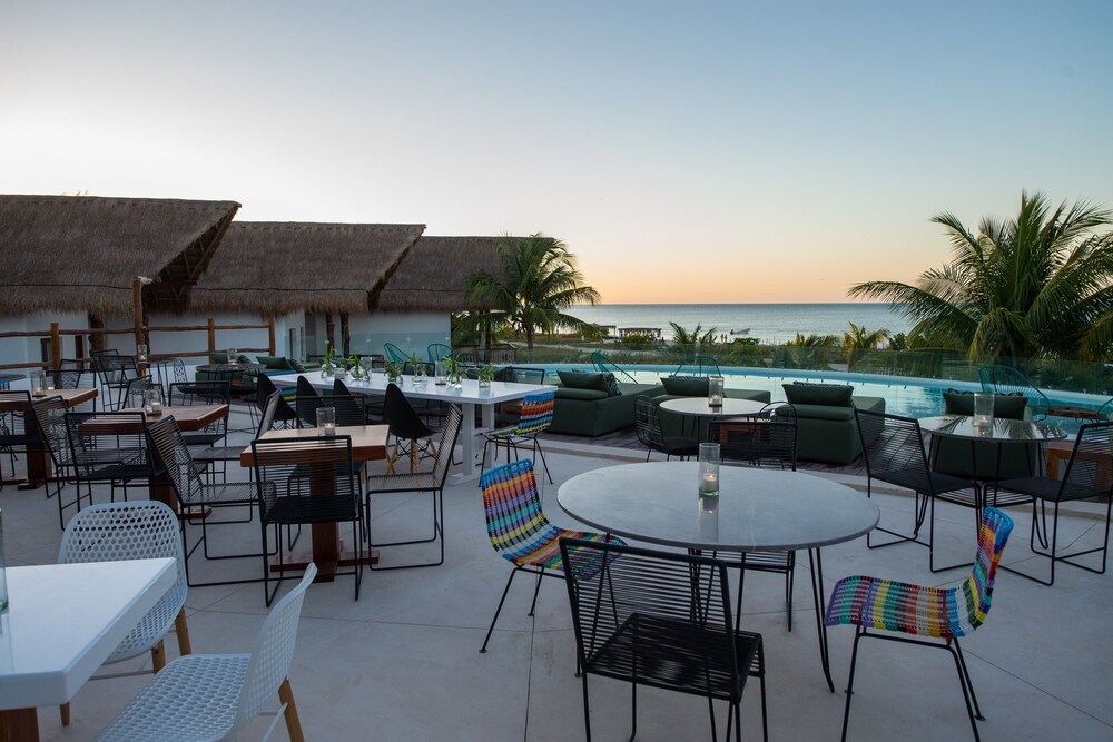 Poolside bar, Villas HM Palapas del Mar