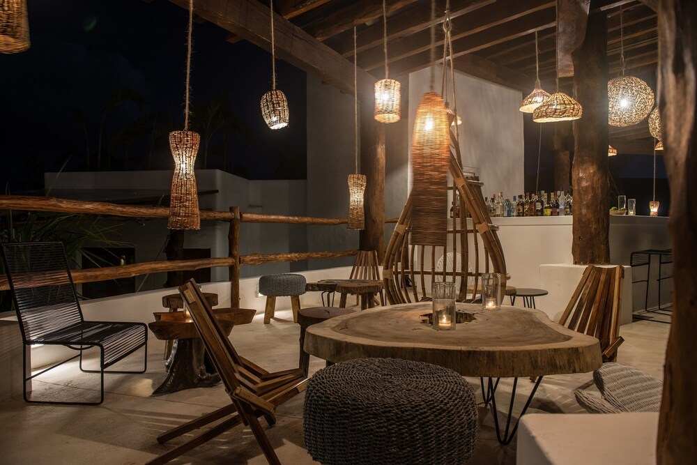 Poolside Bar