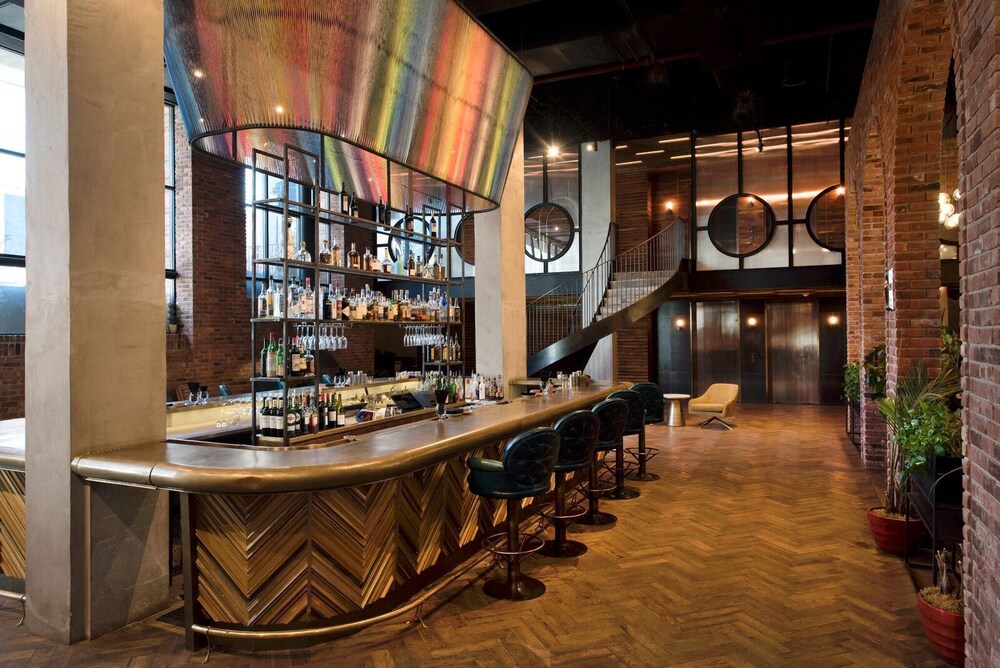 Hotel Bar