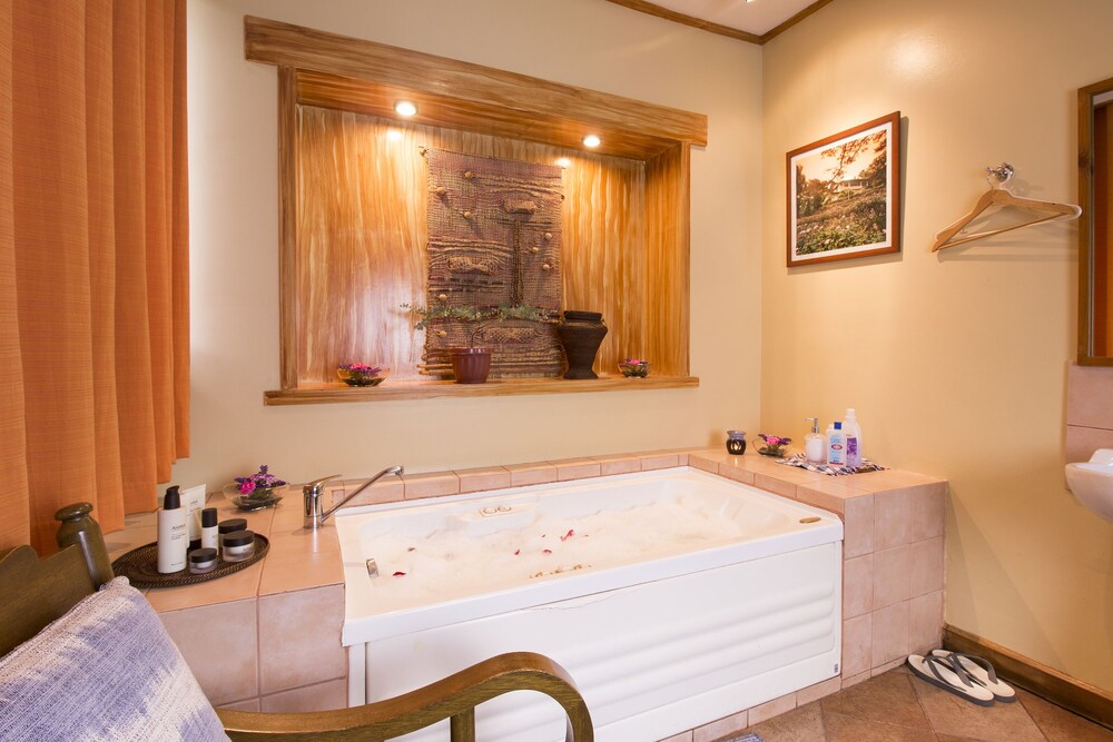 Deep Soaking Bathtub