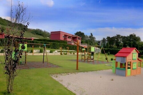 Area giochi per bambini (all'aperto)