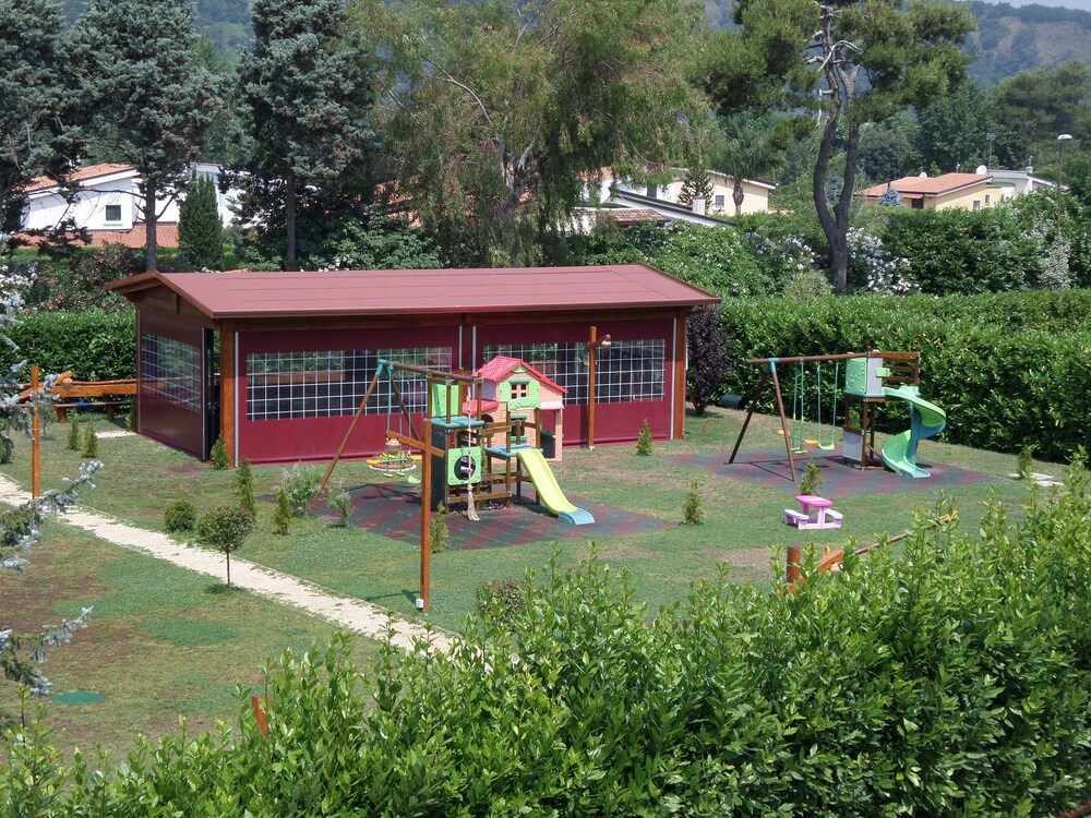 Area giochi per bambini (all'aperto)
