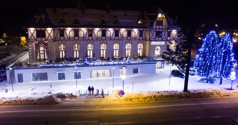 Façade de l'hôtel - Soir/Nuit