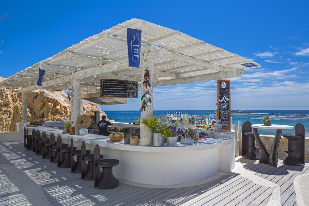 Poolside Bar