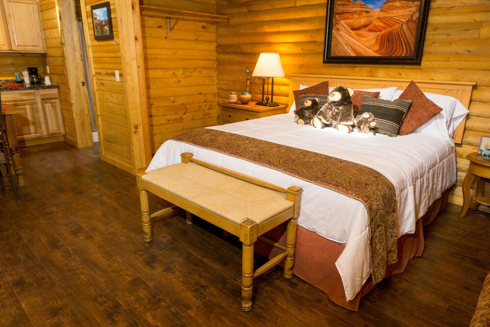 Log Cabin (1 King) - Room