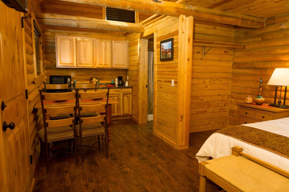 Log Cabin (1 King) - In-Room Dining
