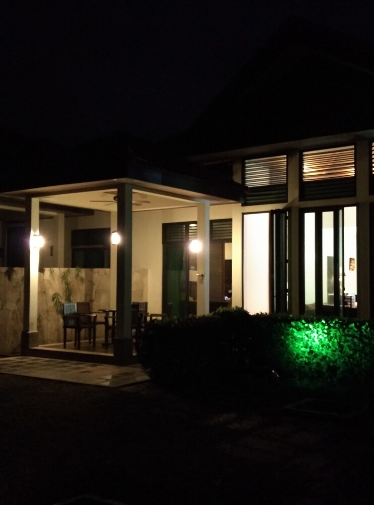 2 Bedrooms Pool Villa, Beach View
