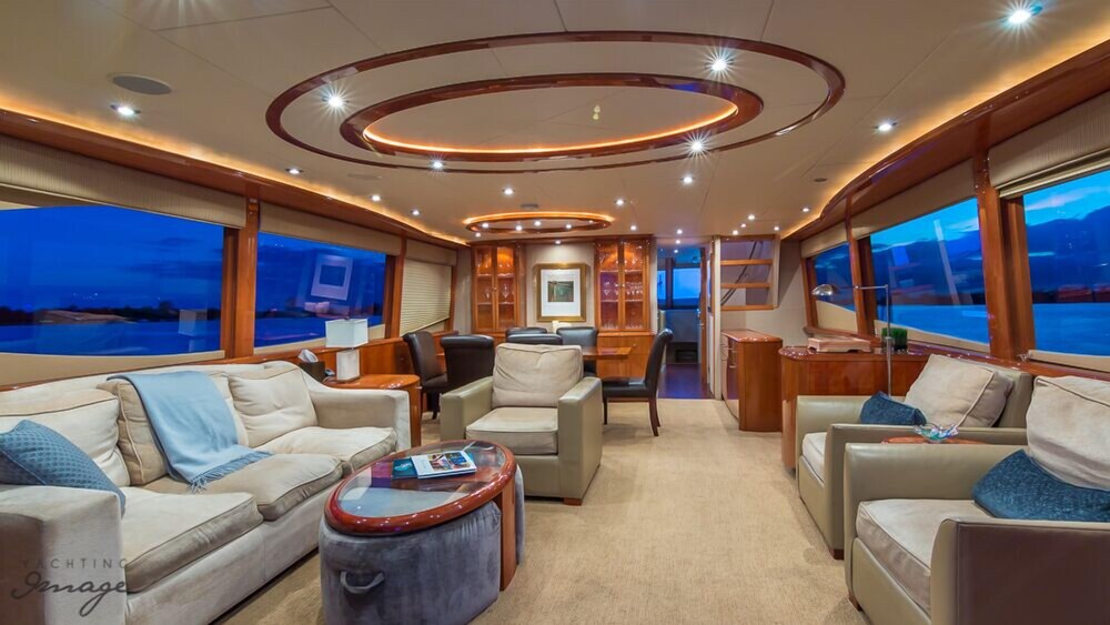 84' Lazzara Luxury Yacht - Guestroom