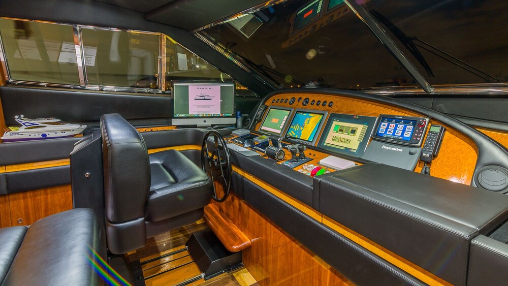88' Ferretti Luxury Yacht - Guestroom