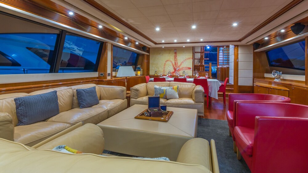 88' Ferretti Luxury Yacht - Guestroom