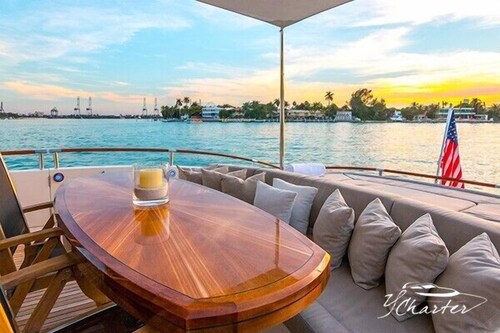 75' Lazzara Luxury Yacht - Guestroom