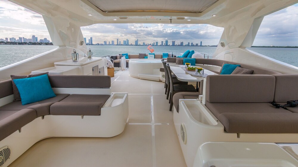 88' Ferretti Luxury Yacht - Guestroom