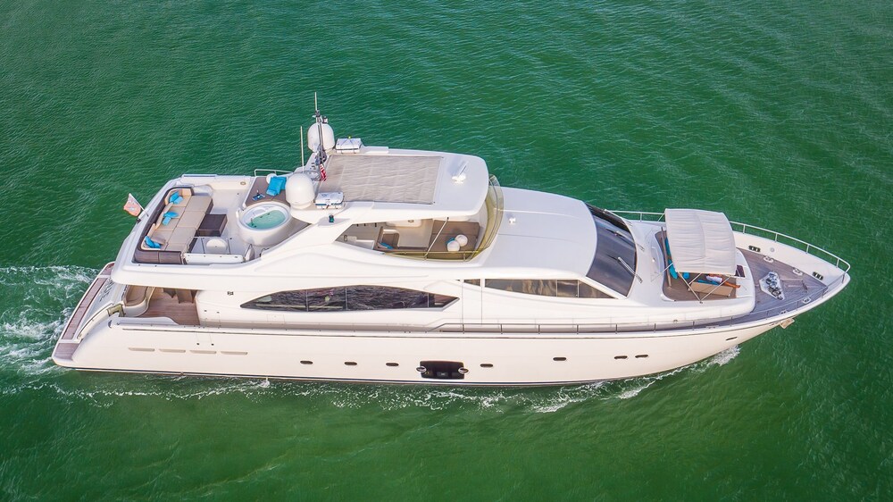 88' Ferretti Luxury Yacht - Guestroom