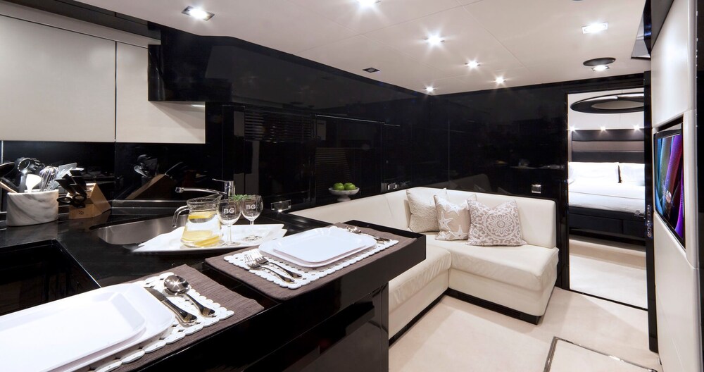 74' Sunseeker Luxury Yacht - Guestroom