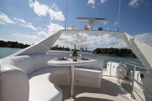 60' Marquis Luxury Yacht - Guestroom