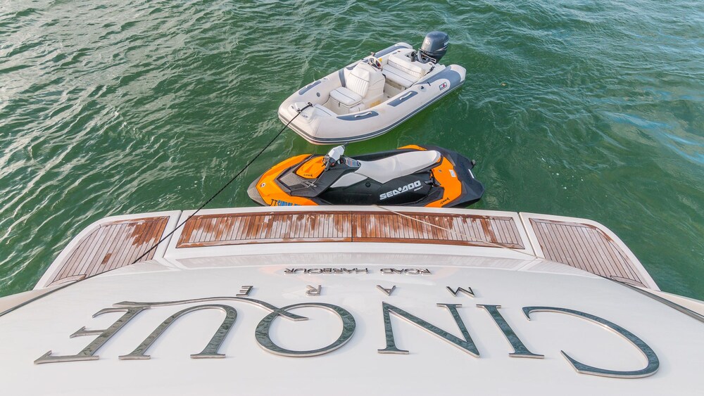 88' Ferretti Luxury Yacht - Guestroom