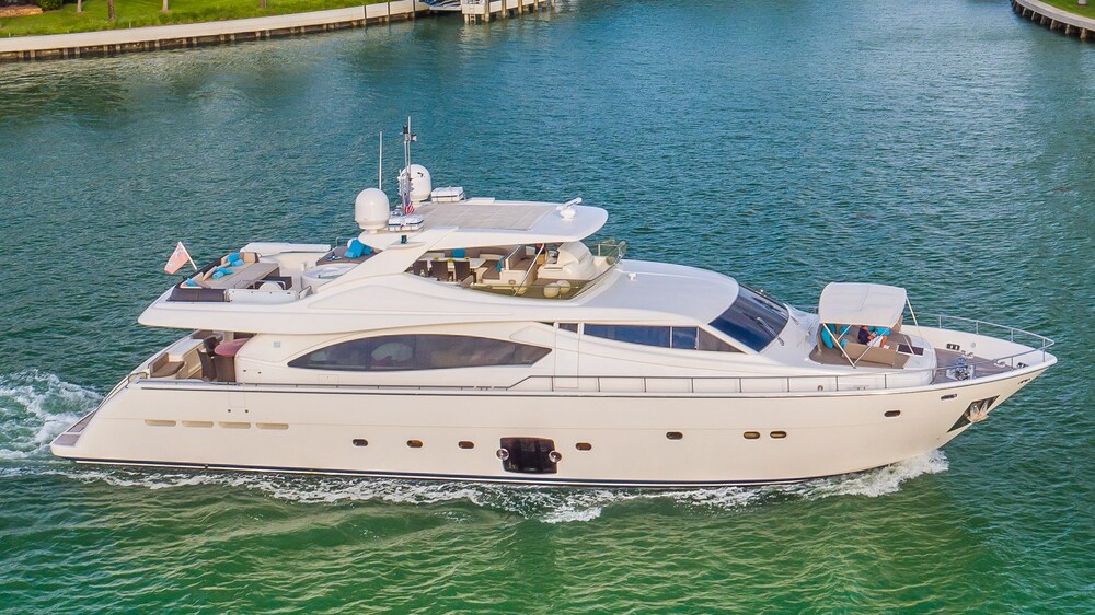 88' Ferretti Luxury Yacht - Guestroom