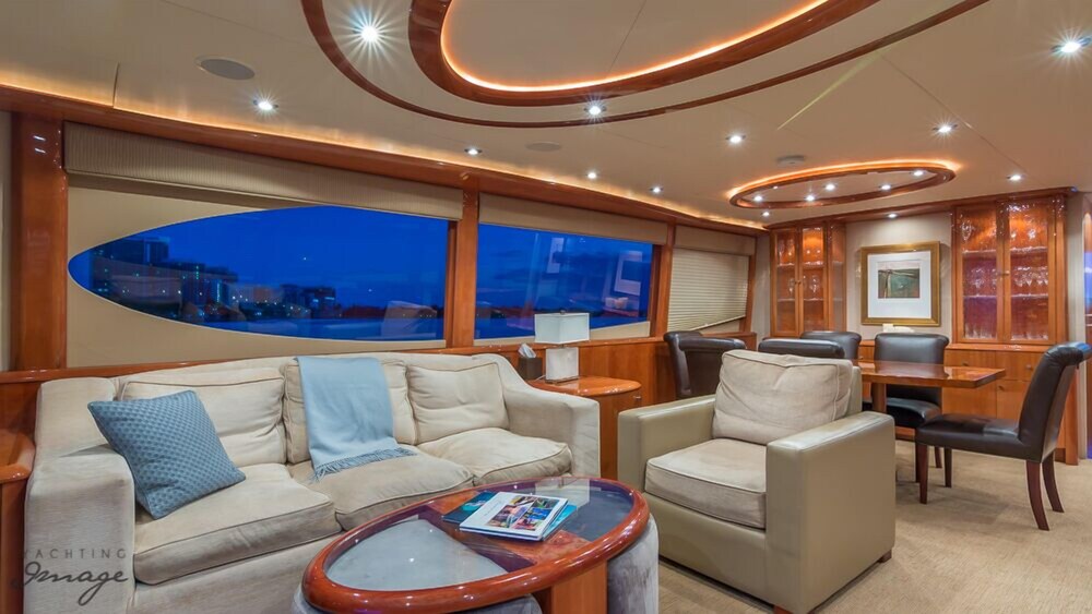 84' Lazzara Luxury Yacht - Guestroom