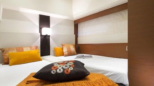 55' Prestige Luxury Yacht - Guestroom