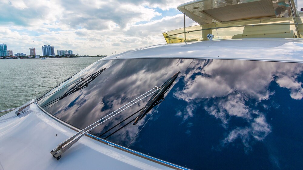 88' Ferretti Luxury Yacht - Guestroom
