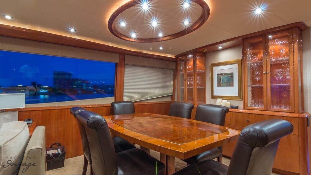 84' Lazzara Luxury Yacht - Guestroom