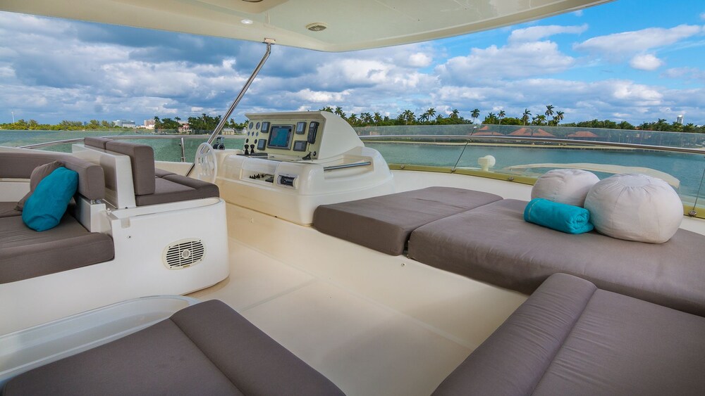 88' Ferretti Luxury Yacht - Guestroom