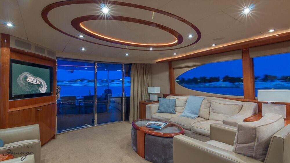 84' Lazzara Luxury Yacht - Guestroom