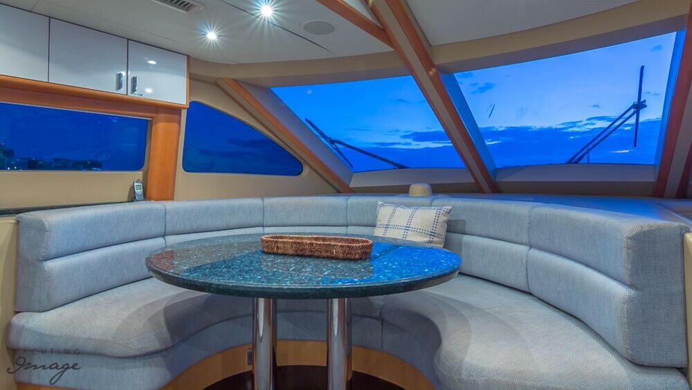 84' Lazzara Luxury Yacht - Guestroom