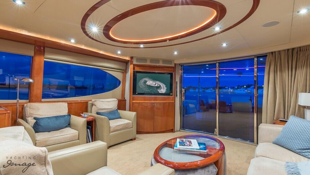 84' Lazzara Luxury Yacht - Guestroom