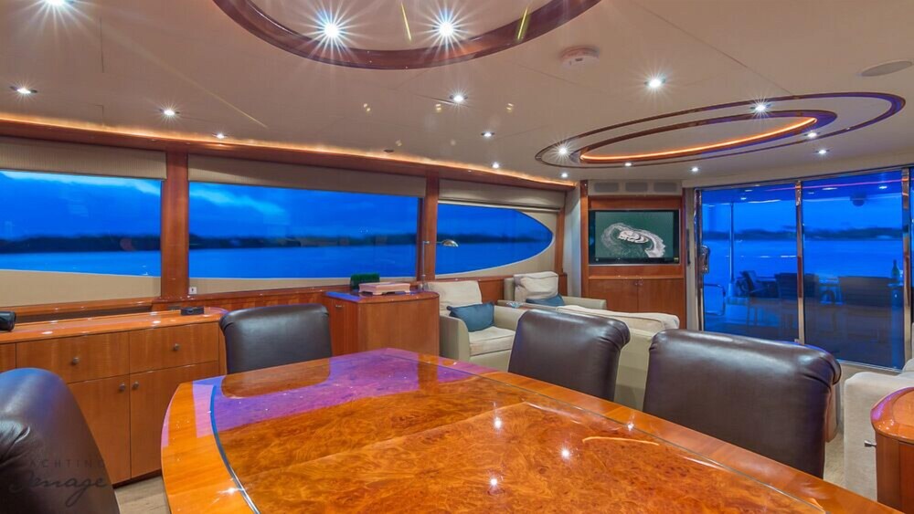 84' Lazzara Luxury Yacht - Guestroom