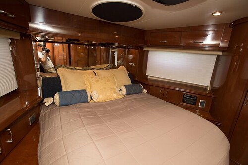 60' Marquis Luxury Yacht - Guestroom