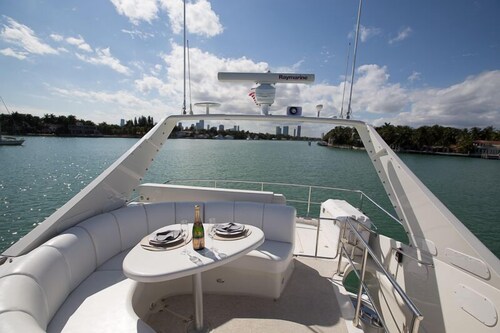 60' Marquis Luxury Yacht - Guestroom