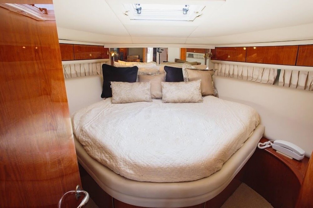 54' Searay Luxury Yacht - Guestroom