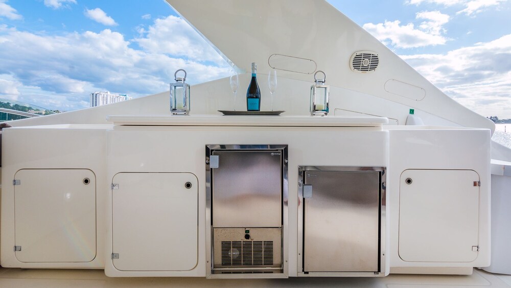 88' Ferretti Luxury Yacht - Guestroom