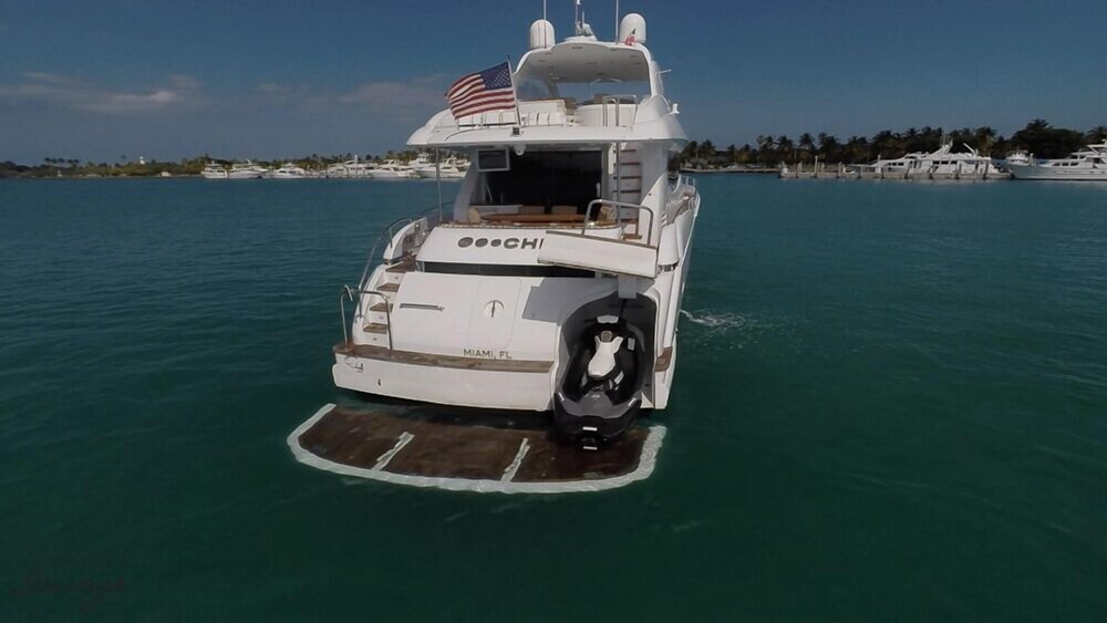 84' Lazzara Luxury Yacht - Guestroom
