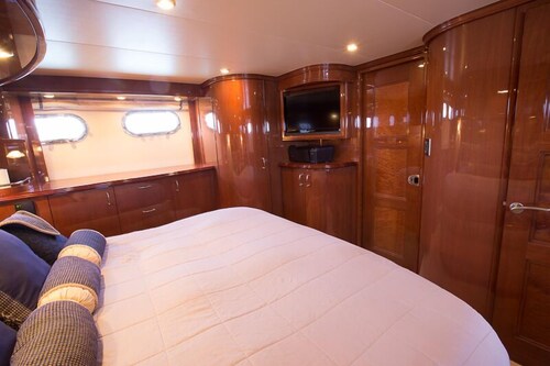 60' Marquis Luxury Yacht - Guestroom