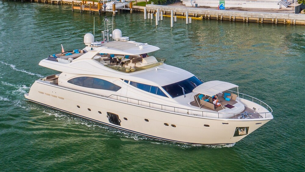 88' Ferretti Luxury Yacht - Guestroom