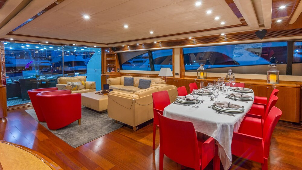 88' Ferretti Luxury Yacht - Guestroom