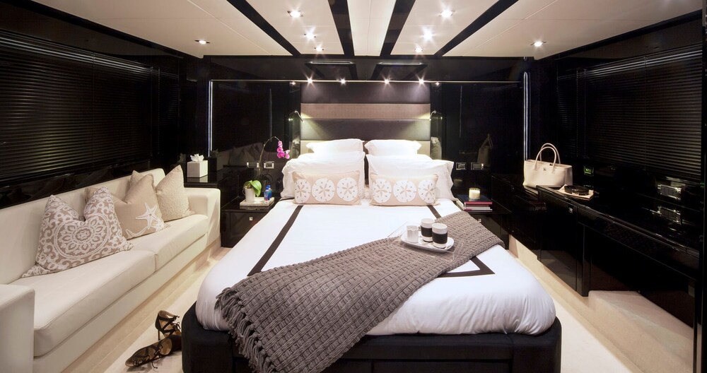 74' Sunseeker Luxury Yacht - Guestroom