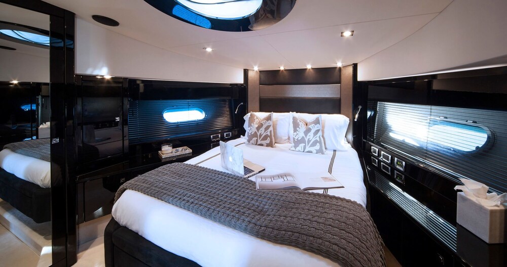 74' Sunseeker Luxury Yacht - Guestroom