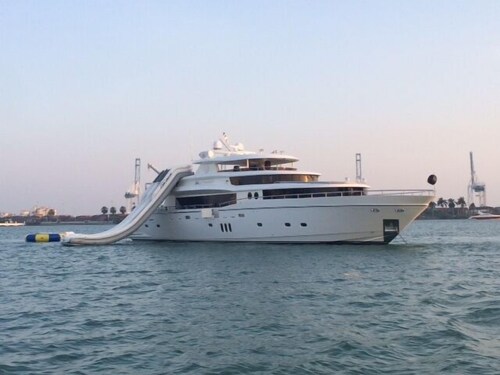 103' Johnson Luxury Yacht - Guestroom