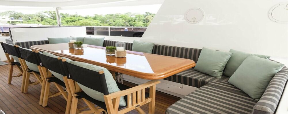 103' Johnson Luxury Yacht - Guestroom