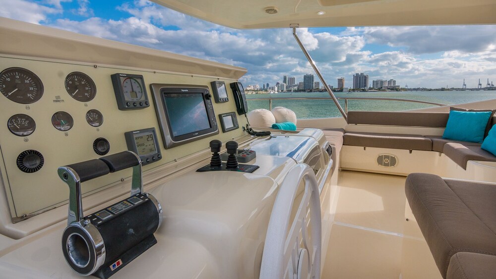 88' Ferretti Luxury Yacht - Guestroom