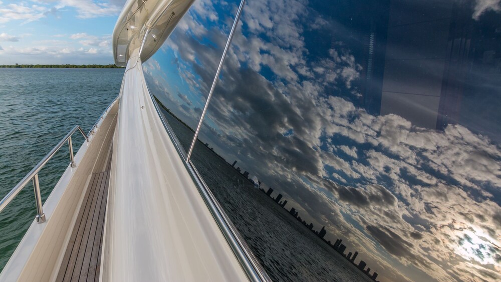 88' Ferretti Luxury Yacht - Guestroom