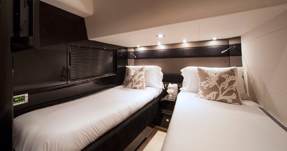 74' Sunseeker Luxury Yacht - Guestroom