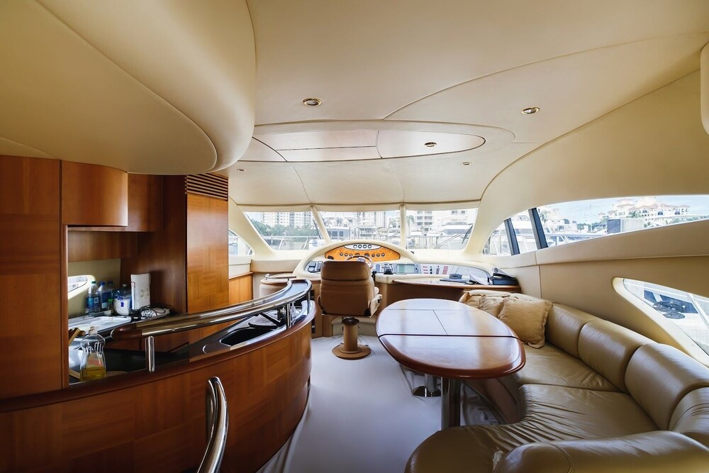 62' Azimut Luxury Yacht - Guestroom
