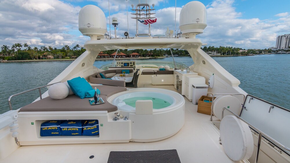 88' Ferretti Luxury Yacht - Guestroom