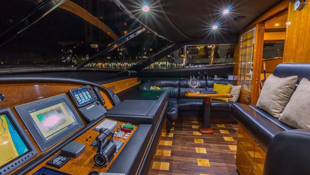 88' Ferretti Luxury Yacht - Guestroom