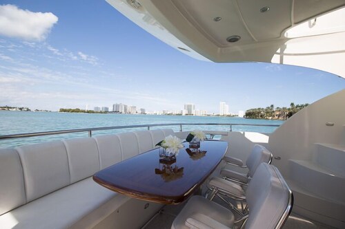 60' Marquis Luxury Yacht - Guestroom