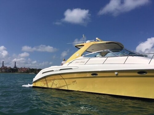 54' Searay Luxury Yacht - Guestroom